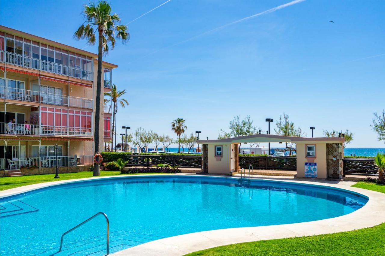 Beachfront Seaview Apartment In Los Boliches By Costarentals - Ref 141 Фуeнхирола Екстериор снимка